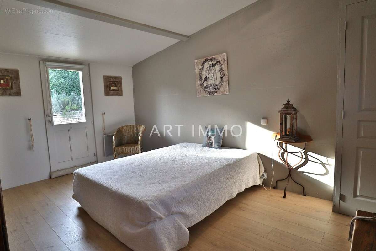 Maison à SAINT-SATURNIN-LES-APT