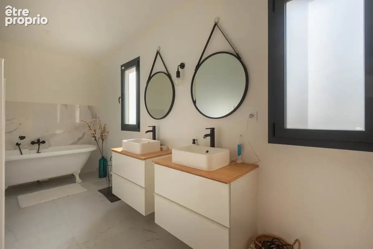 Villa de 216 m2 - 4 chambres - vue remarquable - photo 16