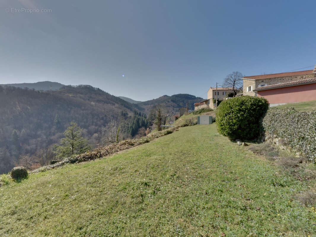 Maison à SAINT-BARTHELEMY-LE-MEIL