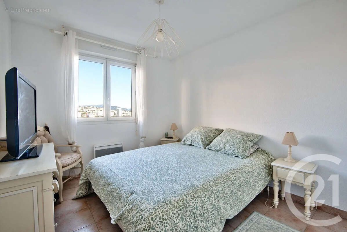 Appartement à SAINT-LAURENT-DU-VAR