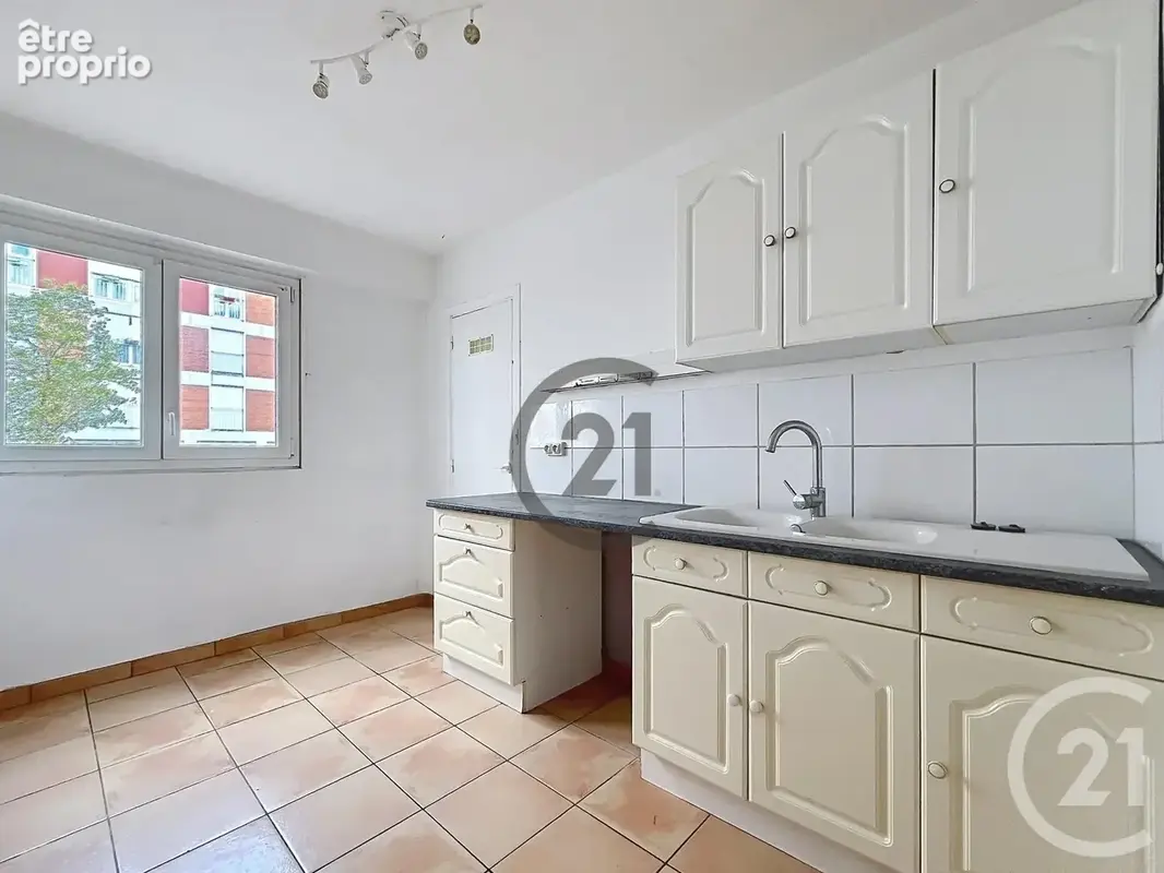 Appartement 67 m² à Saint-Andre-Les-Vergers  - photo 2
