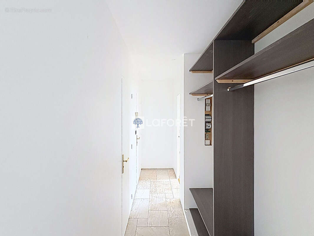 Appartement F4 avec balcon Vue mer et ville - photo 3