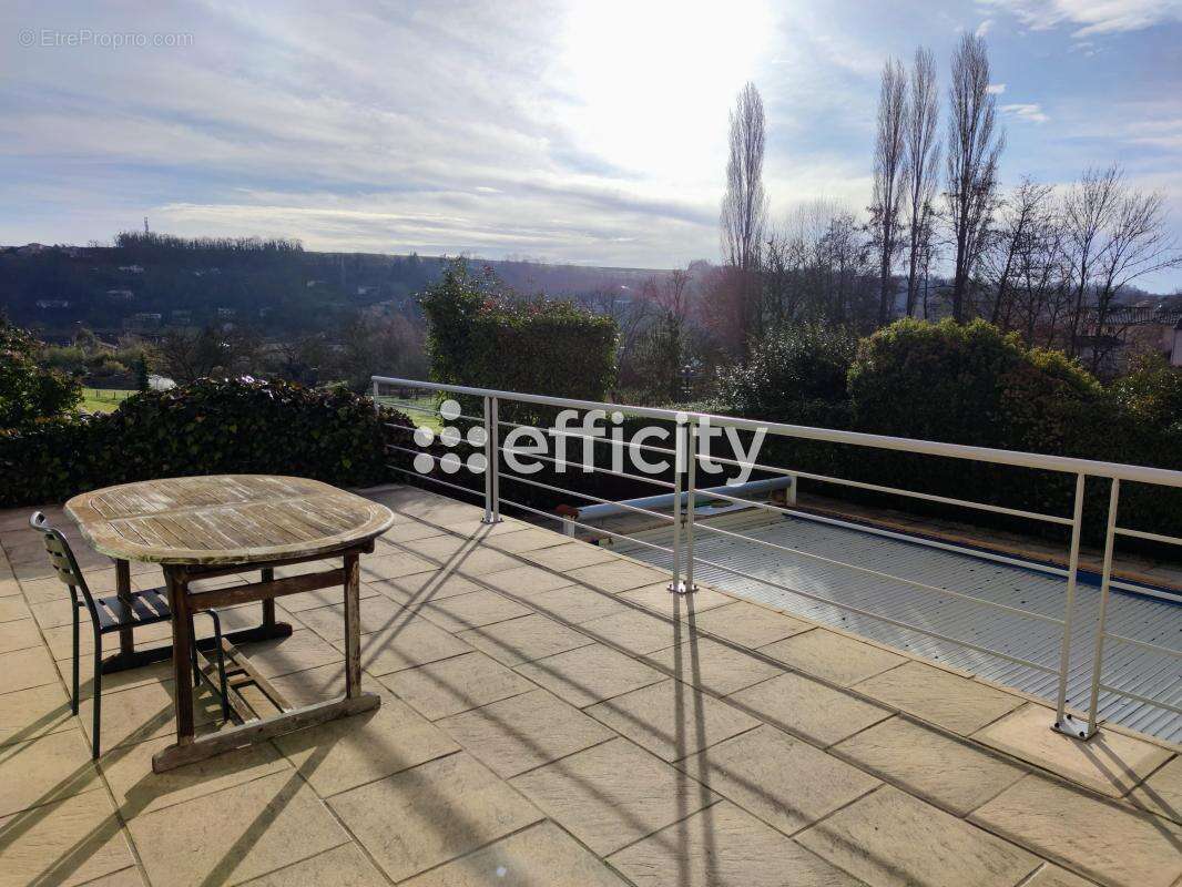 Maison 146 m² à Villefranche-Sur-Saone  - photo 3