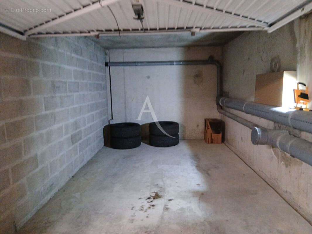 Box Thorigny Sur Marne 14.8 m2 - photo 2