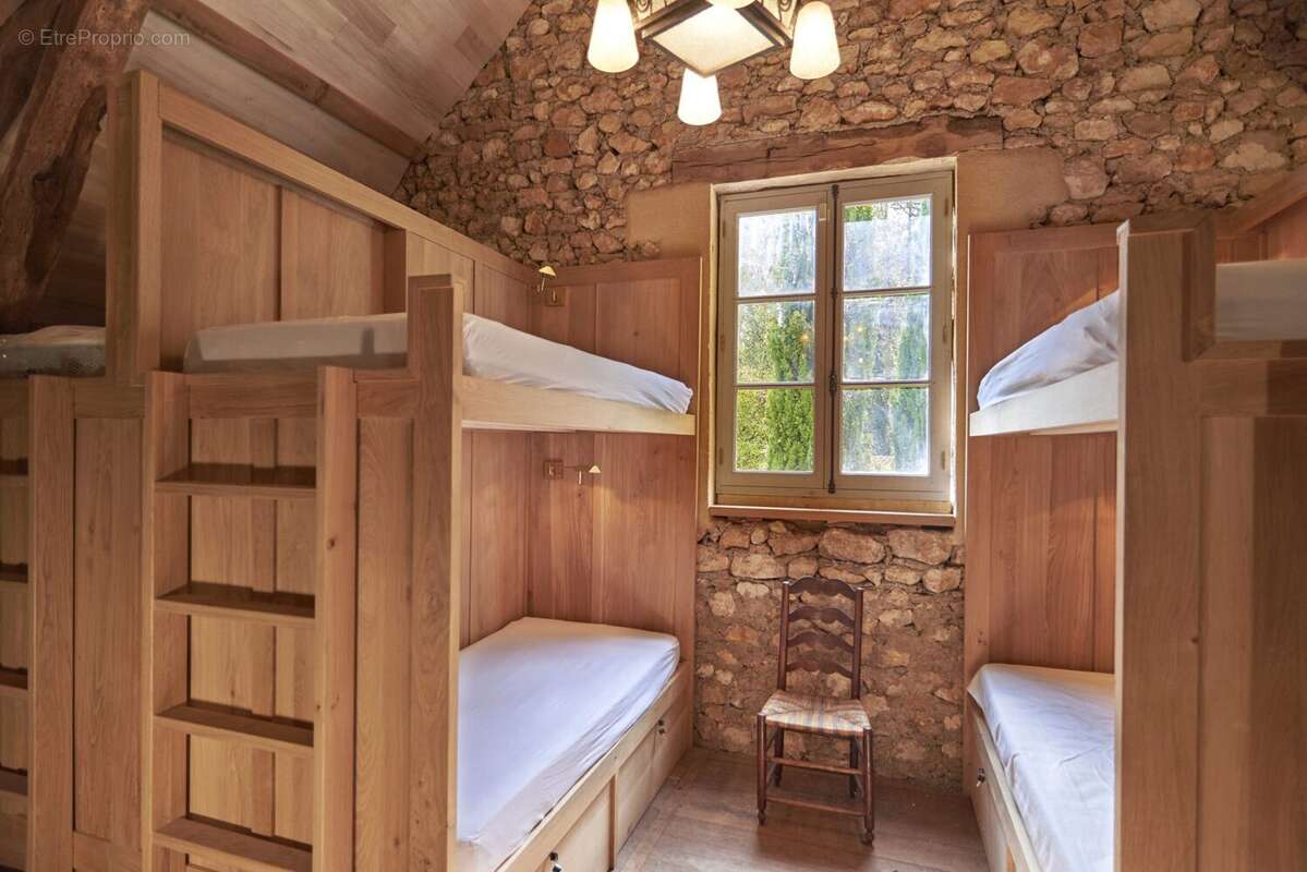 Maison à MONTAGNAC-LA-CREMPSE