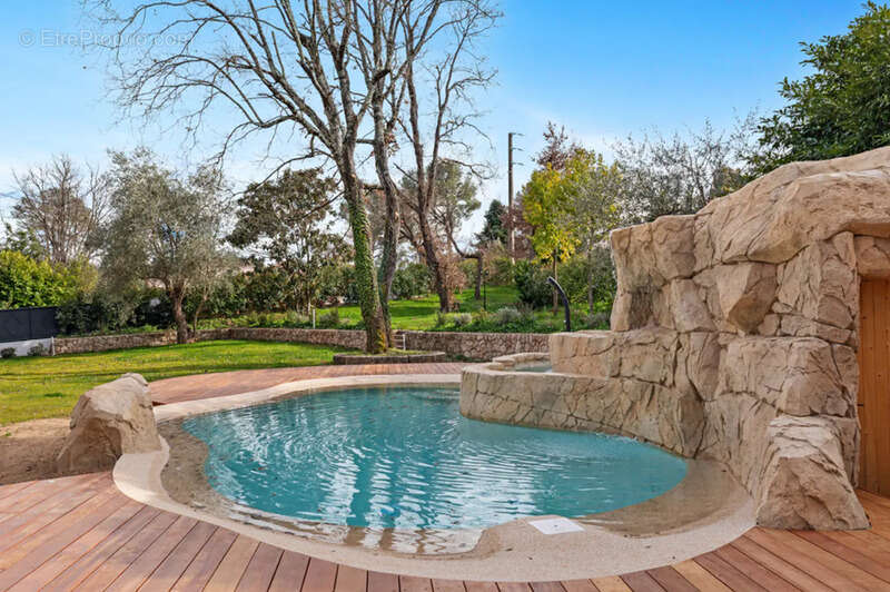 Maison à ROQUEFORT-LES-PINS