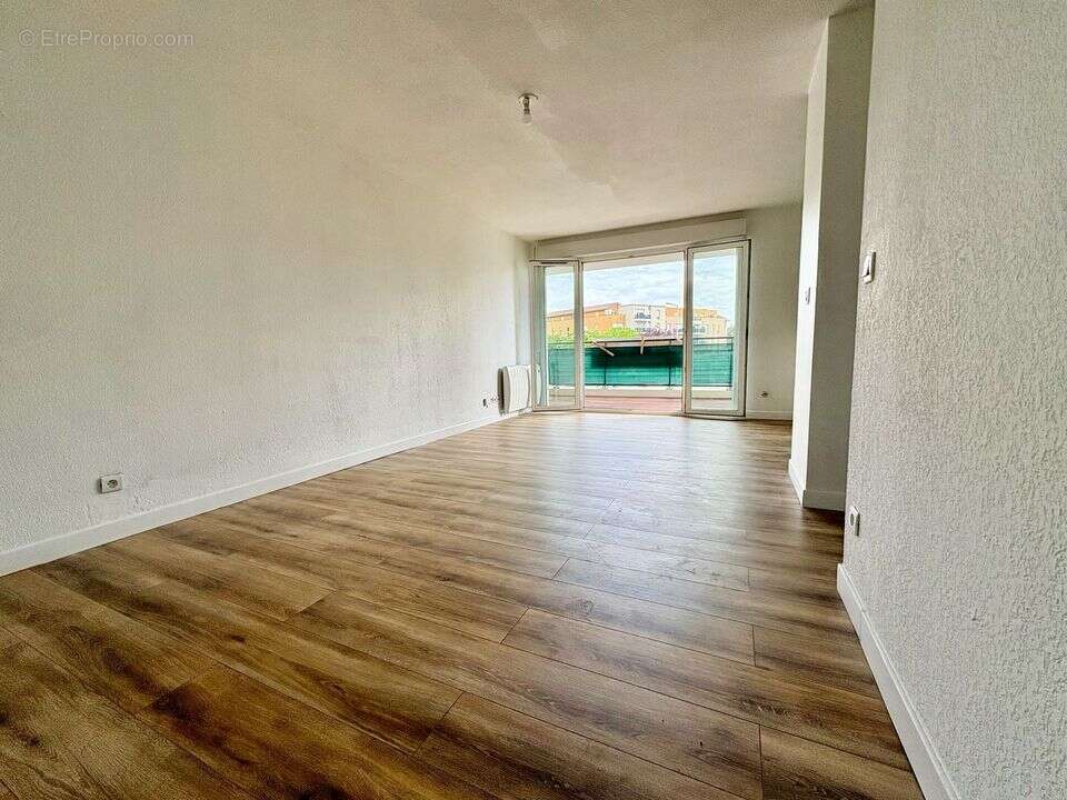 SALON  - Appartement à ANNEMASSE