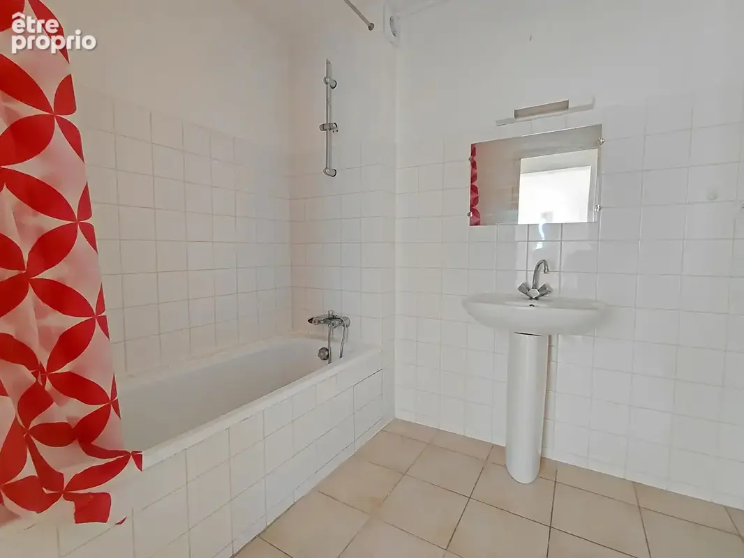 Appartement hyper centre ville challans - photo 5