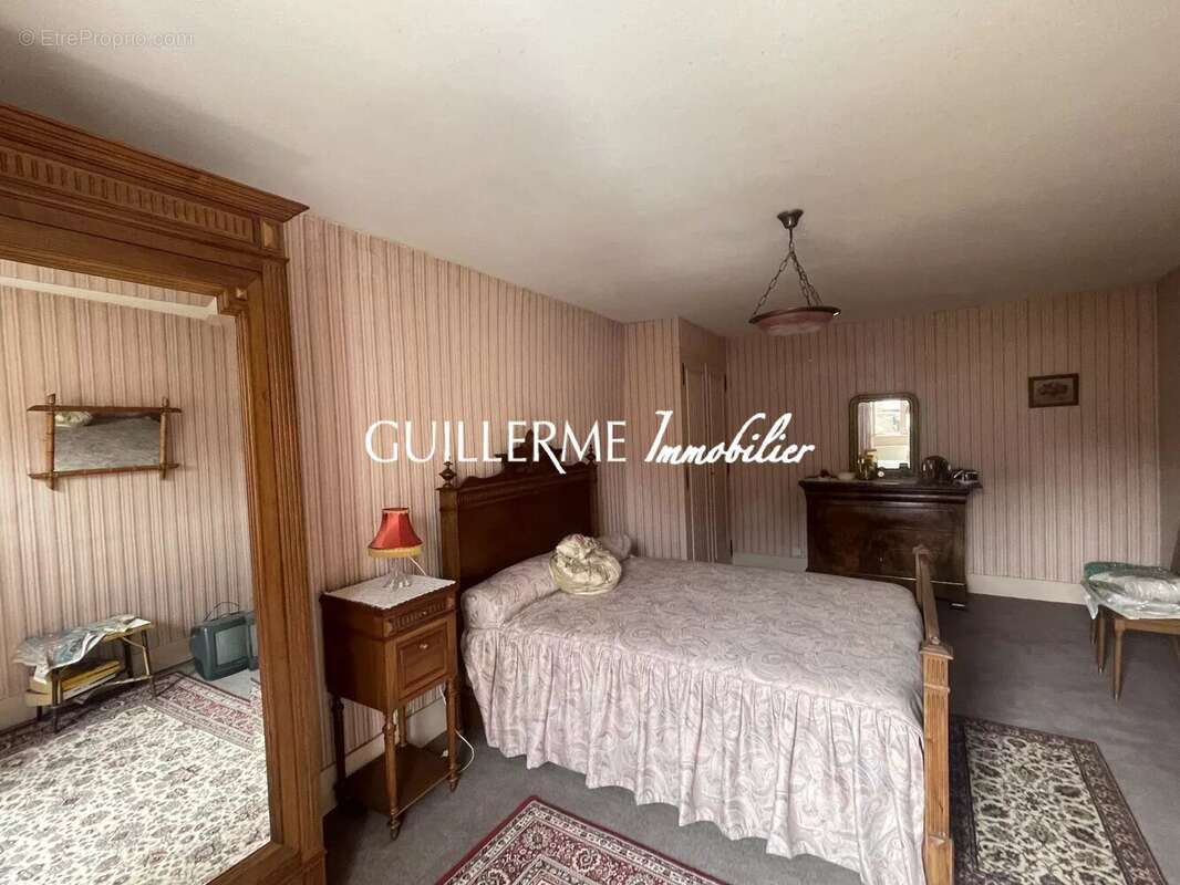 Immeuble en pierre, coeur de village, idéal investisseur - photo 4