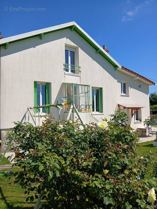 Maison à SAINT-DENIS-LES-REBAIS