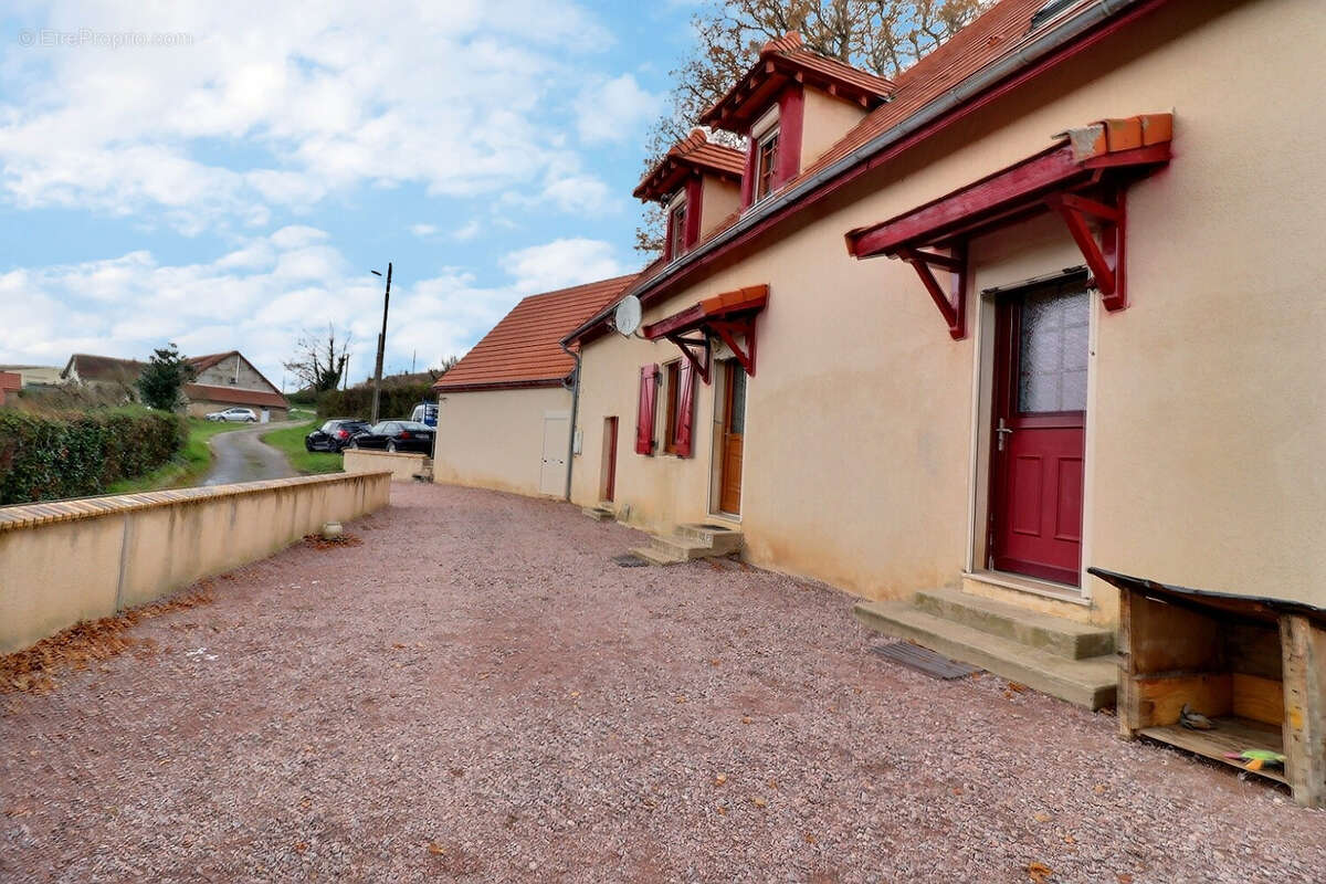 Maison à VILLENEUVE-EN-MONTAGNE