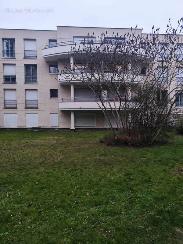 Parking à SAINT-MAUR-DES-FOSSES