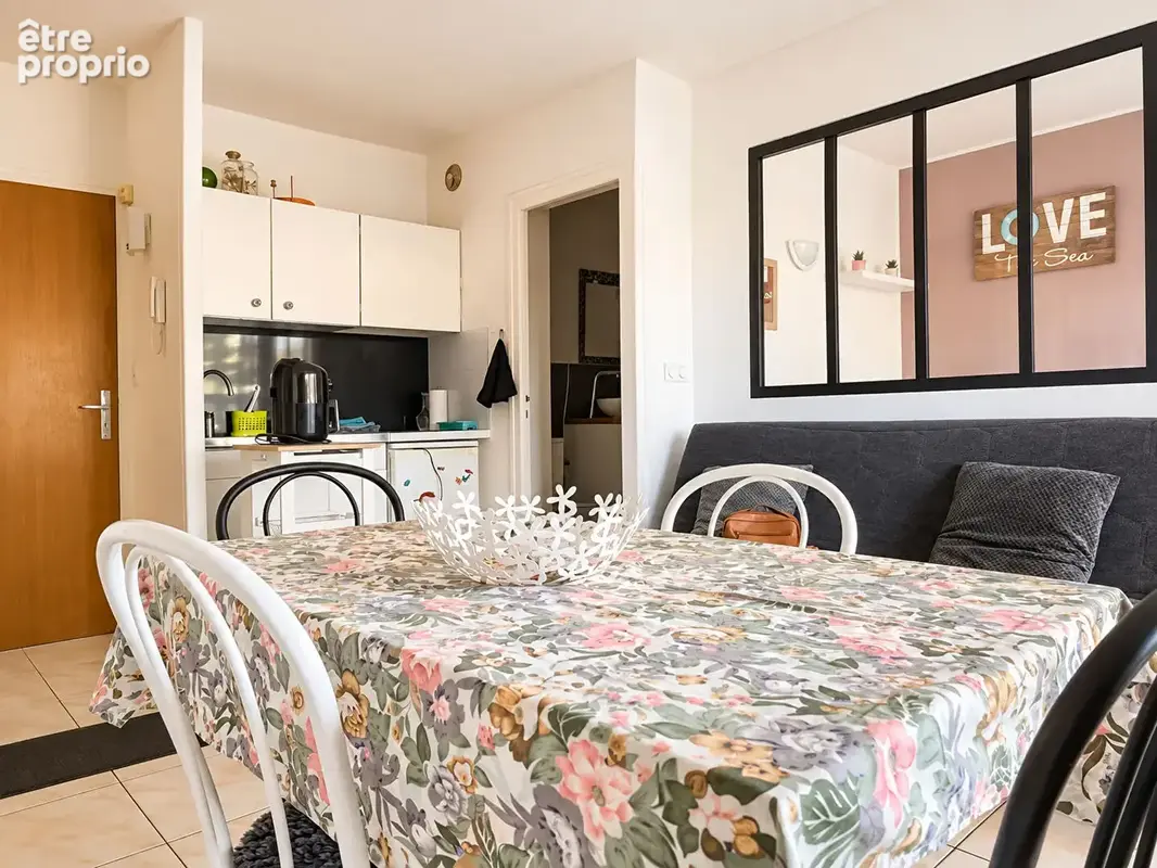 PLAGE & COMMERCES - Appartement en rez-de-jardin avec cave & parking - photo 2