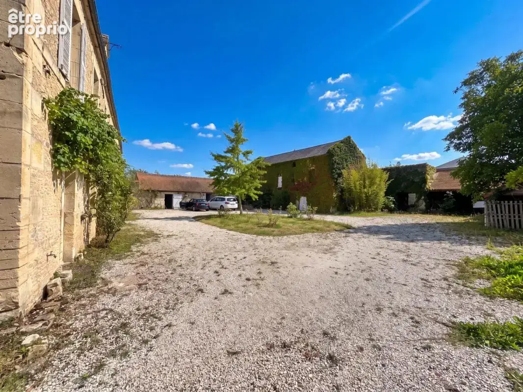 Corps de ferme de 300 m2, sur un terrain de 2 999 m2, avec dépendances - ROTS - photo 11