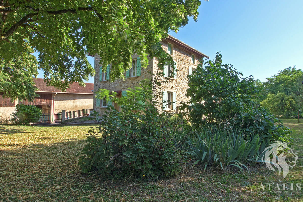 Maison en pierres avec dépendances - photo 4