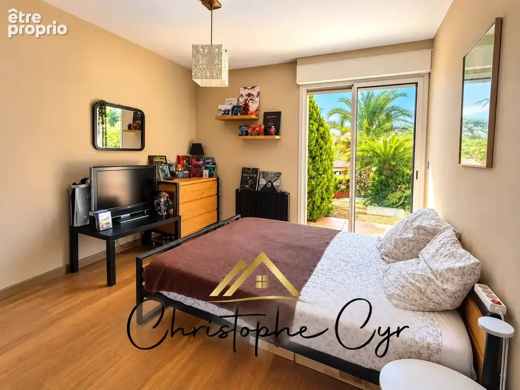 Saint-raphaël – villa avec piscine, environ 150 m², terrain de 1 500 m² - photo 8