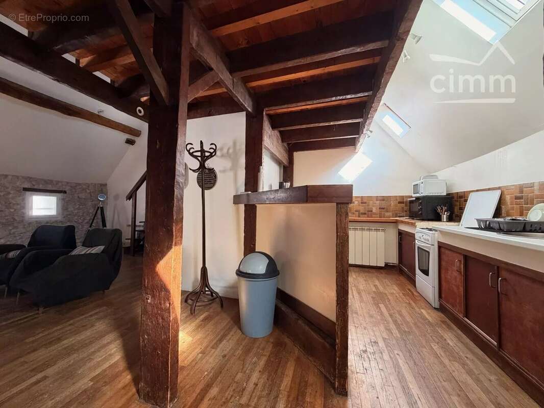 Immeuble de rapport avec local commercial loué et deux appartements - photo 2