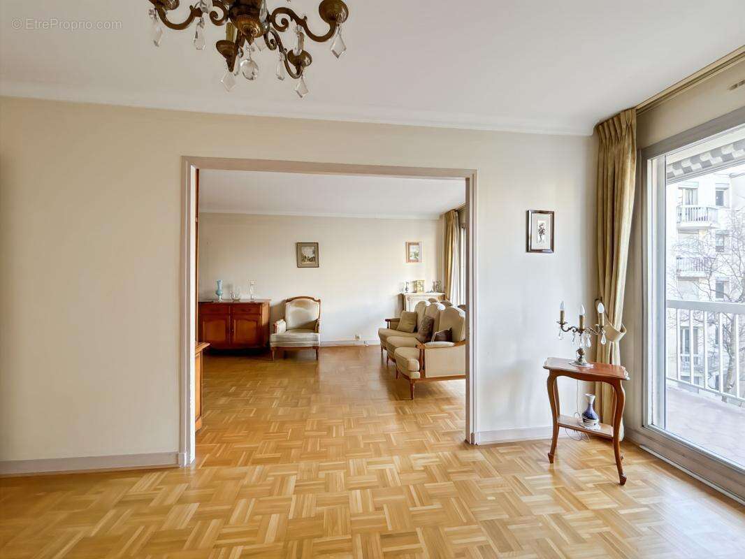 Appartement à PARIS-20E