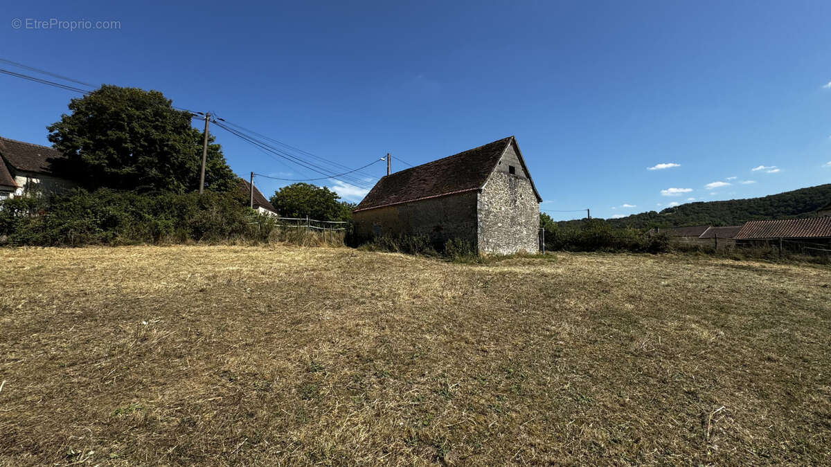 Terrain à SAINT-CHAMARAND