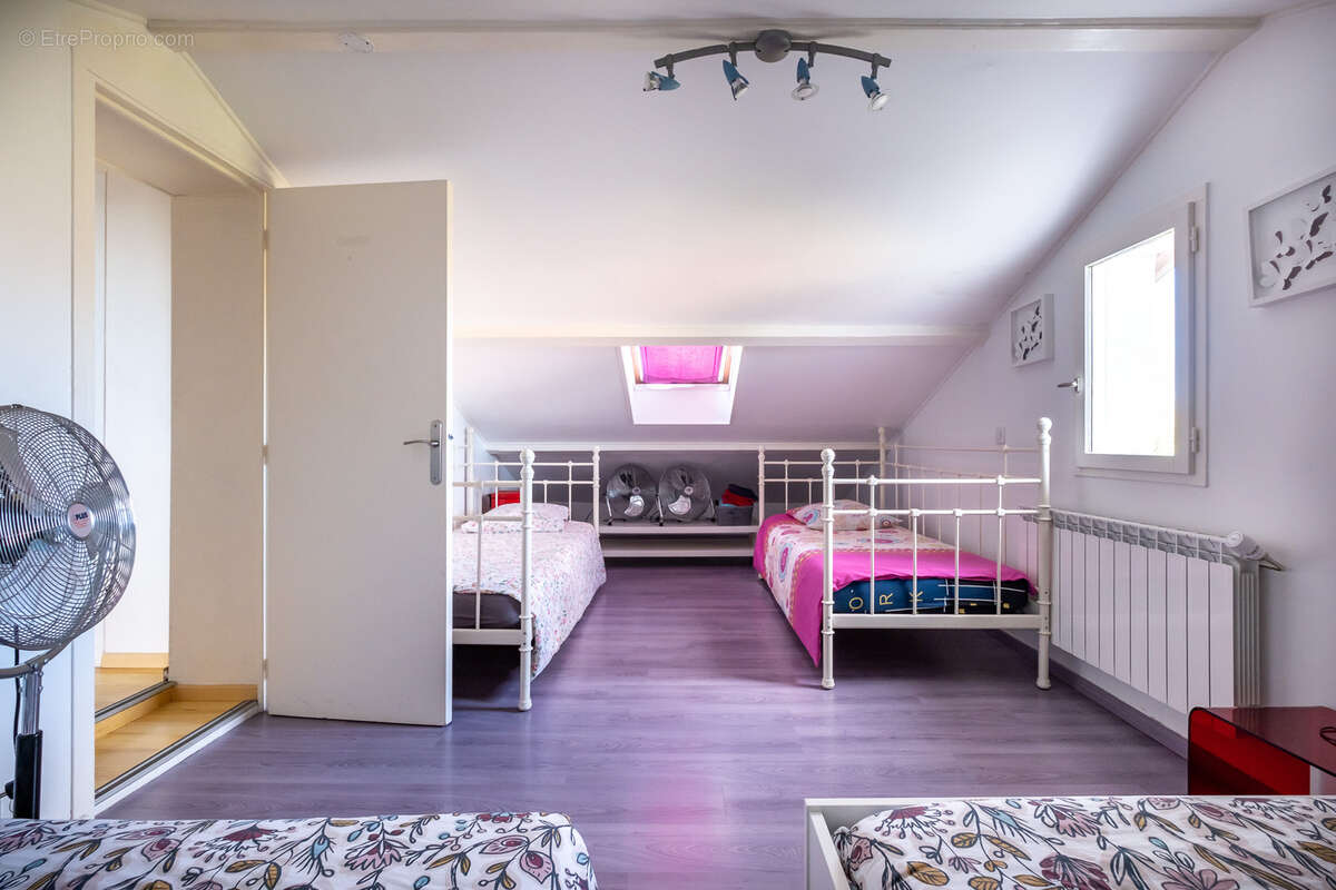 Maison à LA TOUR-DE-SALVAGNY