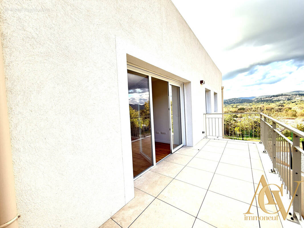 T3 Dernier Étage Terrasse &amp; Vue Dégagée à Cogolin 1 - Appartement à COGOLIN
