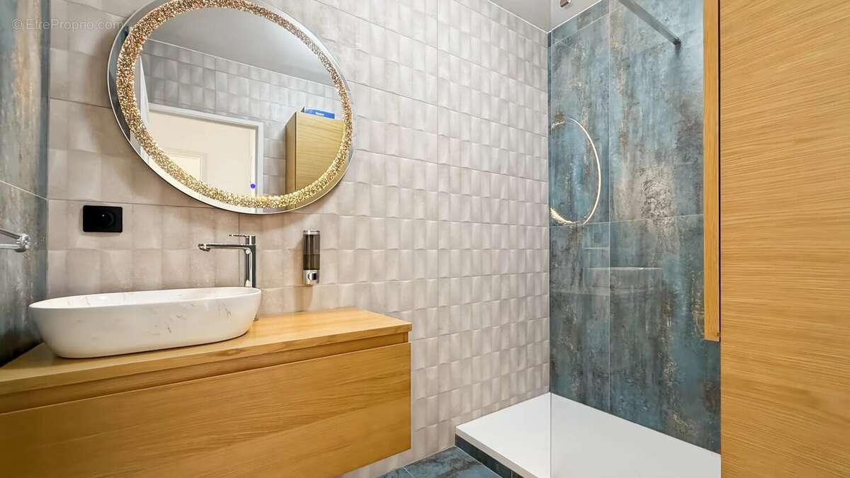 Appartement à VALLAURIS