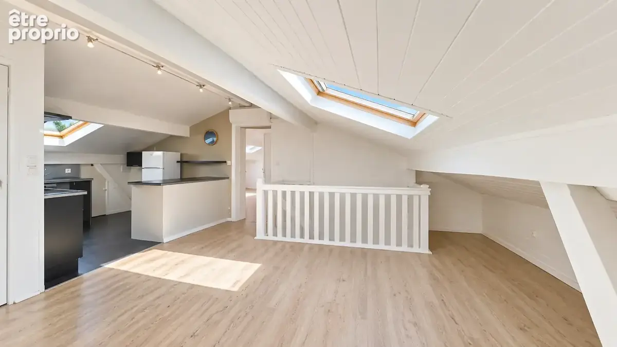 Dernier étage d'une maison basque   112 m2 au sol & place de parking privative - photo 2
