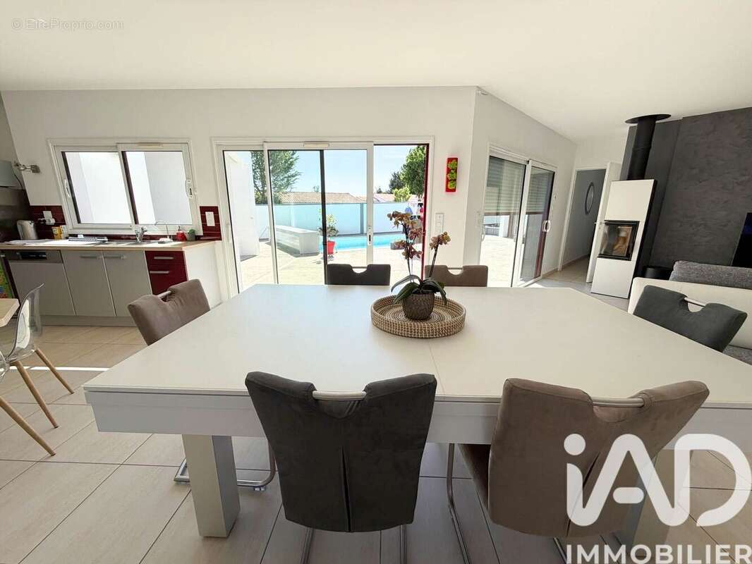 Maison 126 m² à Dompierre-Sur-Mer  - photo 2