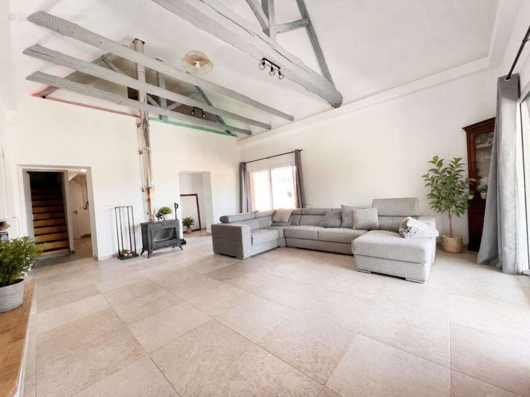 Maison 255 m² à Bantanges  - photo 2
