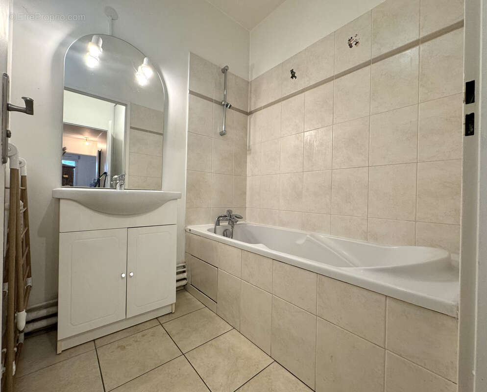 Appartement à COURBEVOIE