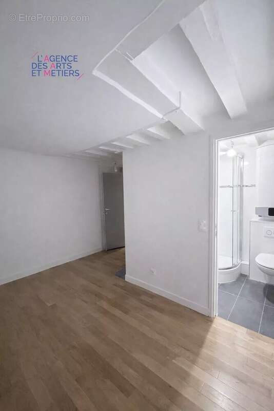 Appartement à PARIS-3E