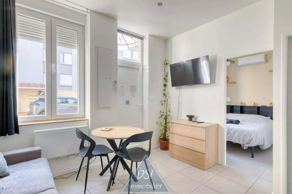 VILLEURBANNE HYPER-CENTRE – Ensemble immobilier en pleine propriété – 8 logements exploités en location meublée – Investissement - photo 10