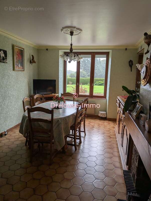 Maison à SAINT-VRAN