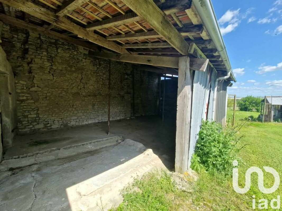 Photo 8 - Maison à FAYE-LA-VINEUSE