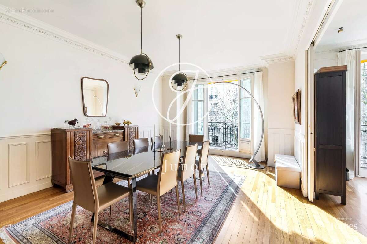 Appartement à PARIS-7E
