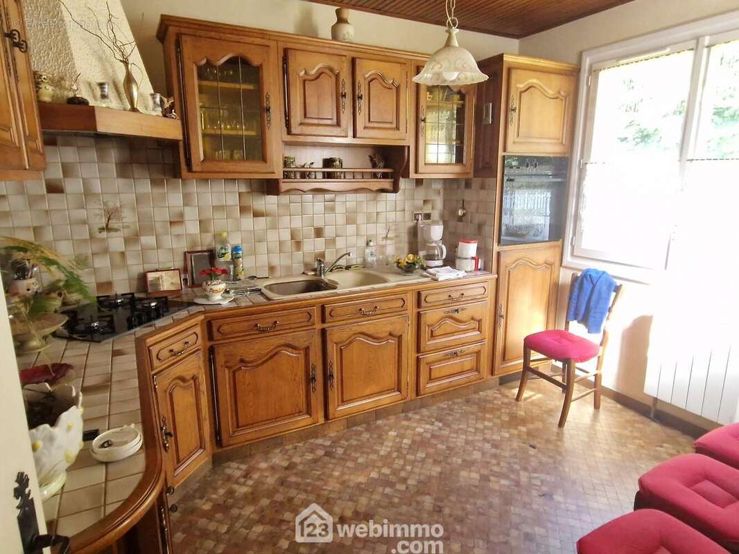 Cuisine de 10 m² - Maison à MOUTIERS-LES-MAUXFAITS