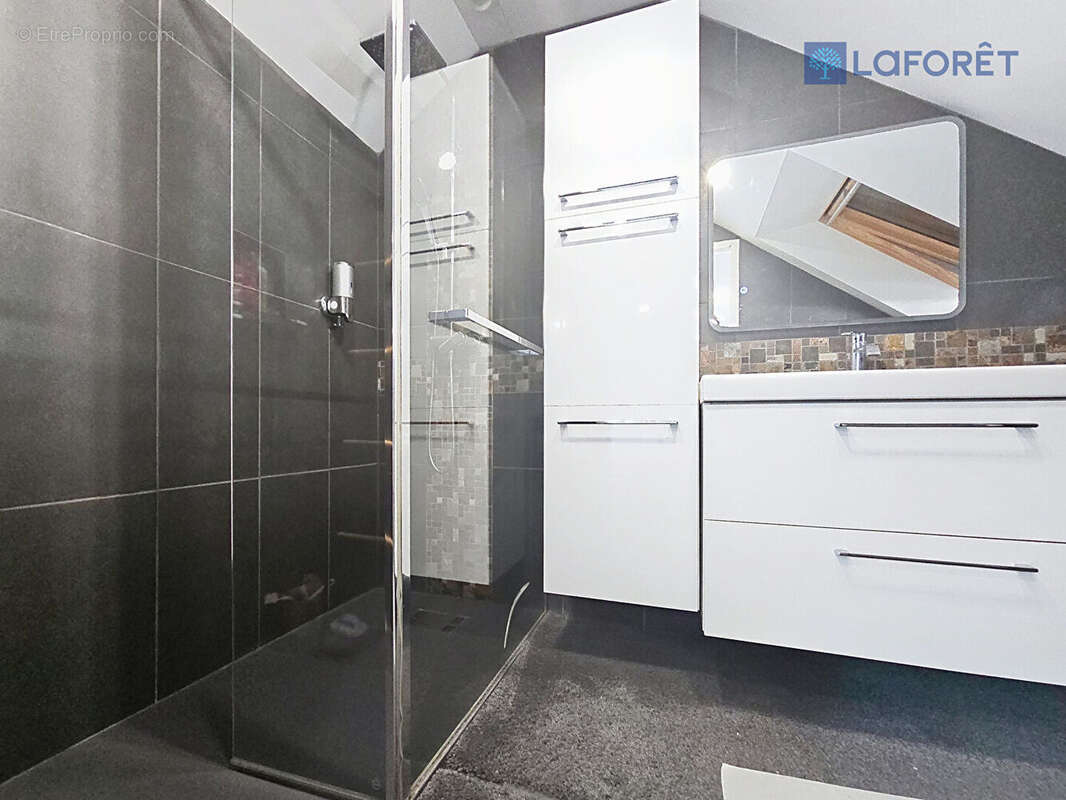 Maison à SAINT-THIBAULT-DES-VIGNES