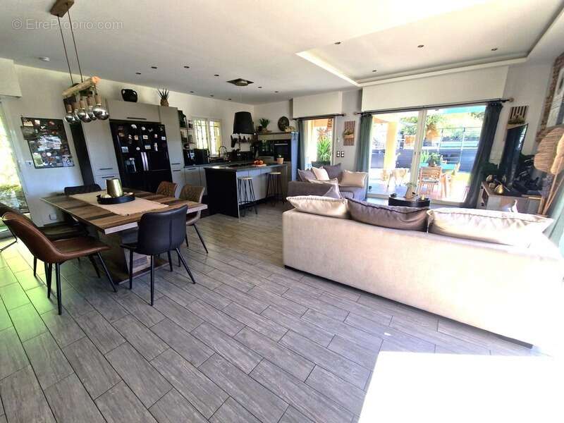 A vendre, Villa individuelle, 133 m², Piscine, La Roquette du Var, 06670, Alpes Maritimes - photo 8