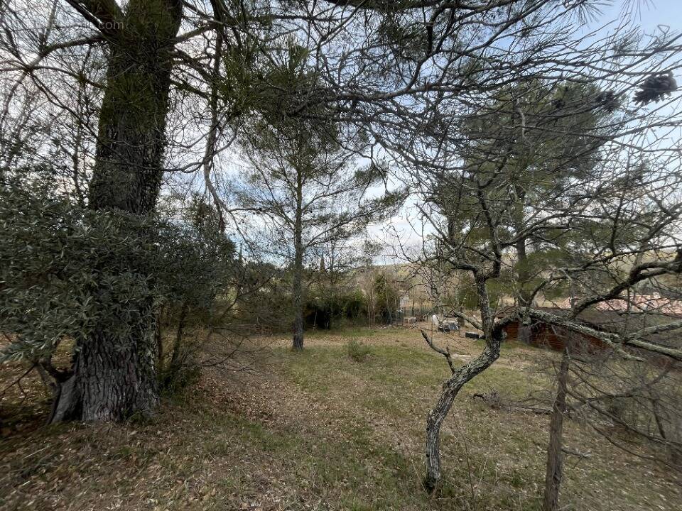 Terrain à SALERNES