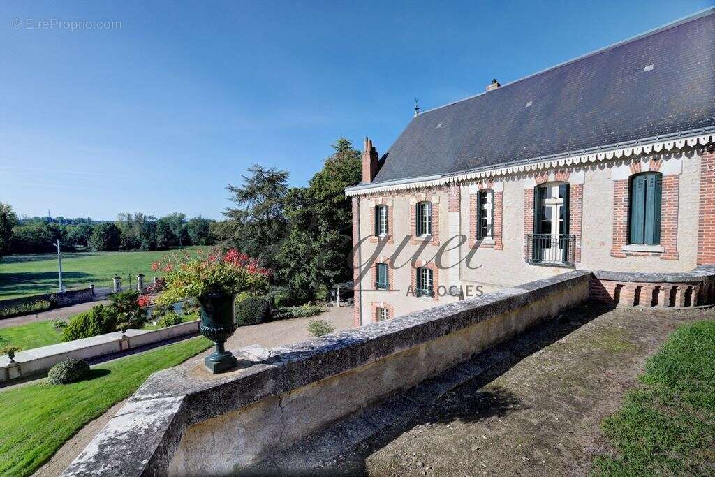 Vernou sur Brenne, 37210, Maison 340 m2, Maison de gardien et 2 gites 160 m2, 8 chambres, piscine, p - photo 6