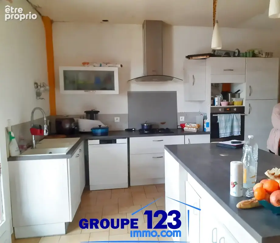 Superbe maison de maçon de 266 m2   Idéal famille ou projet d'accueil   Terrain 3 000 m2 avec vue - photo 6