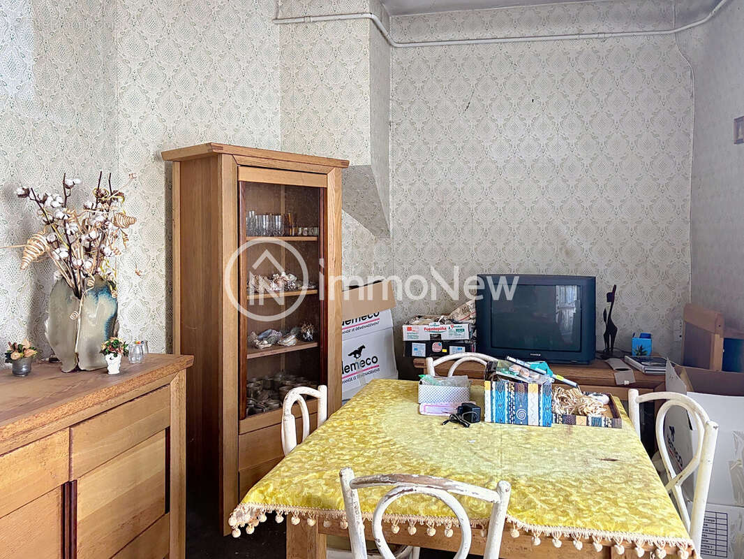 Maison mitoyenne ideal investisseur 70 m2 sur terrain de 182 m2 en plein centre bourg - photo 2