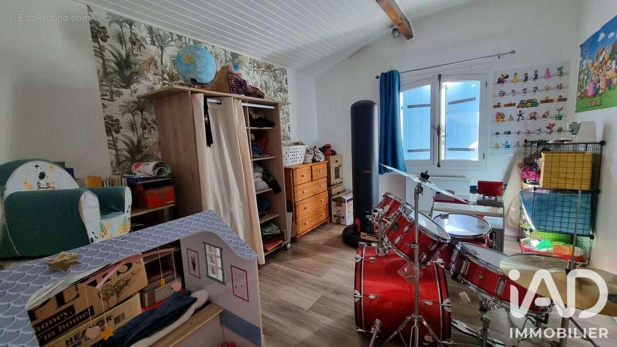 Photo 9