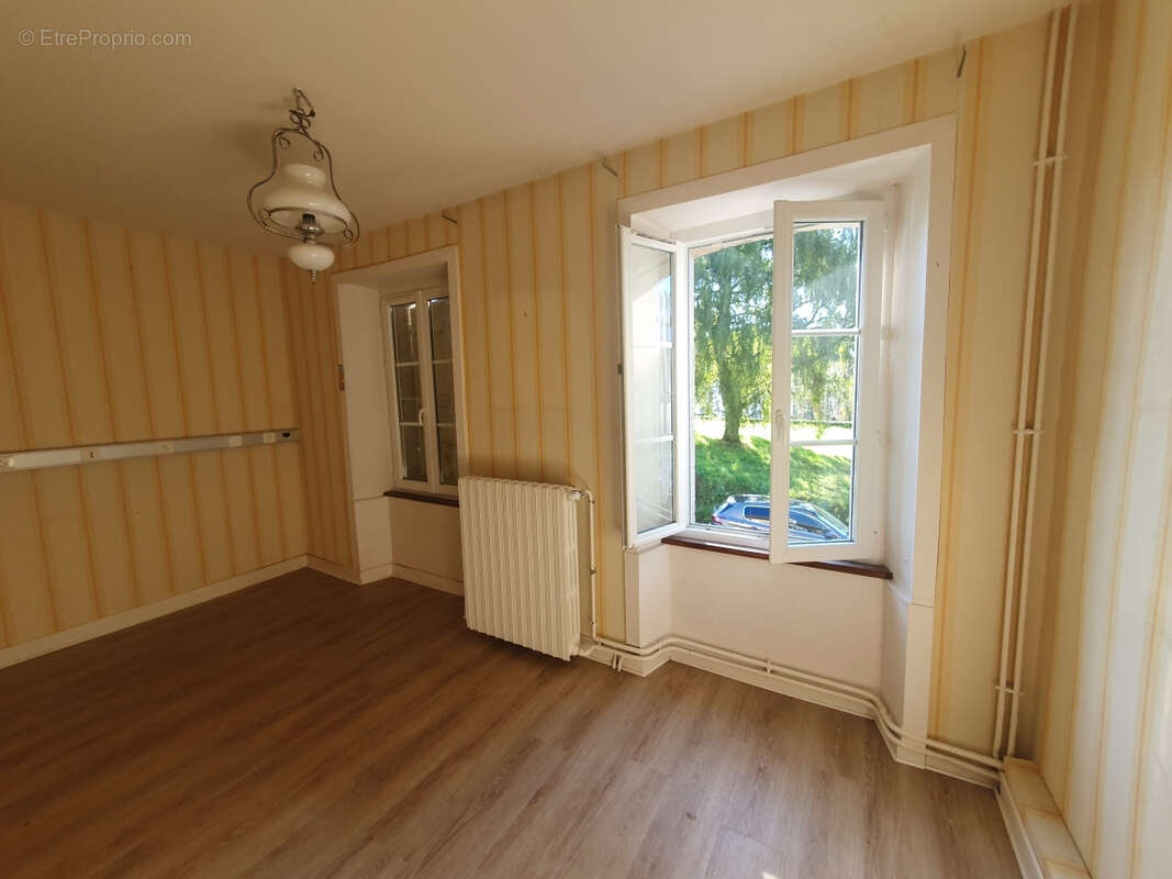 Maison à MARCILLAC-LA-CROISILLE