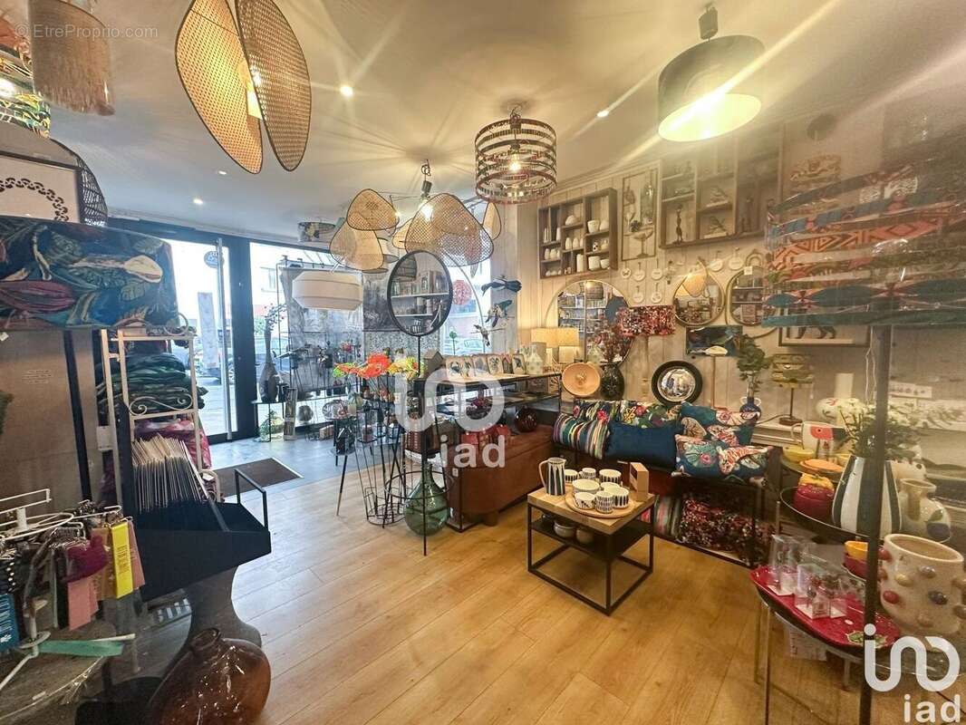 Photo 8 - Commerce à LES CLAYES-SOUS-BOIS