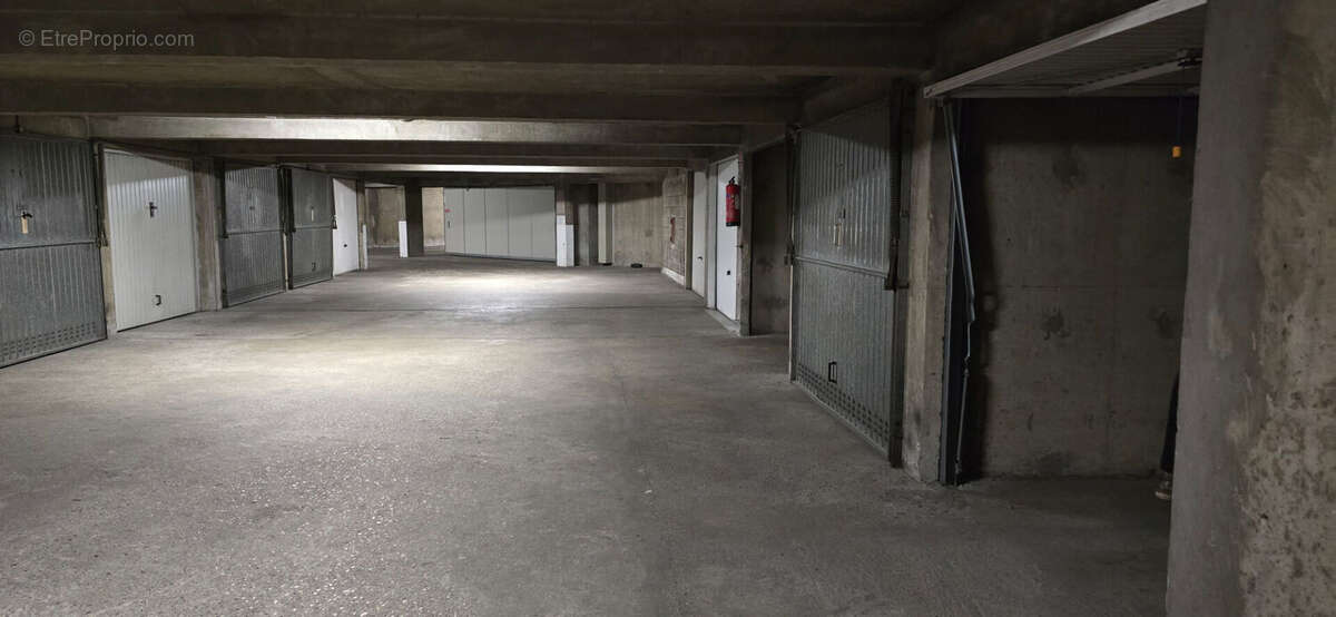 Parking à VILLEURBANNE