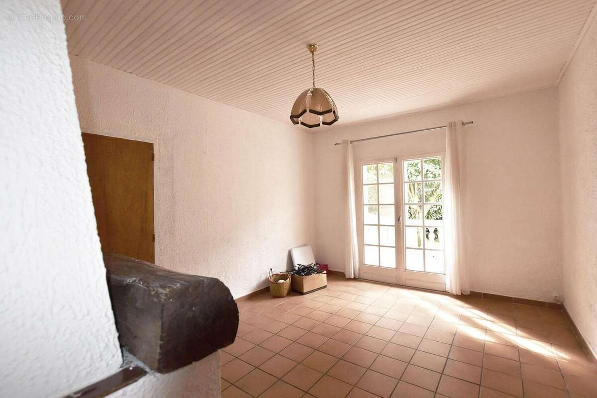 MAISON 1 : Salon - Maison à BOUILLARGUES