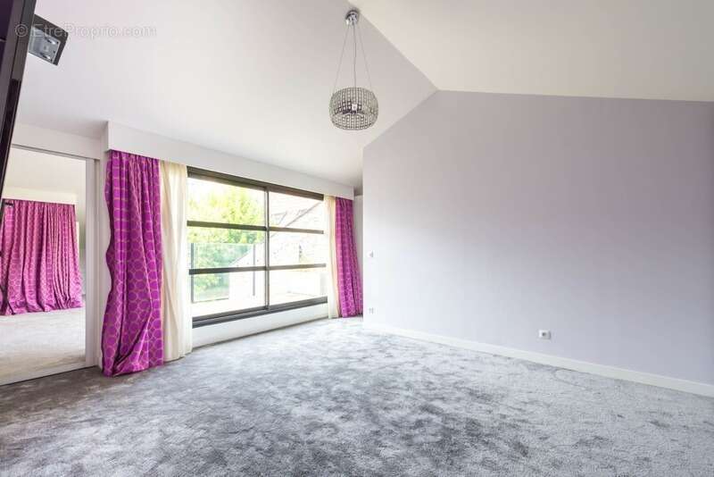 Maison à LA GARENNE-COLOMBES