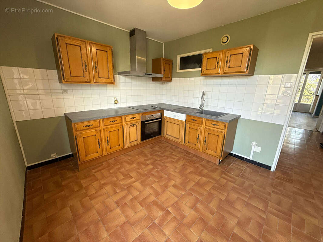 Appartement T3 de 80 m² avec garage, cave et stationnement - Guilherand-Granges - photo 6