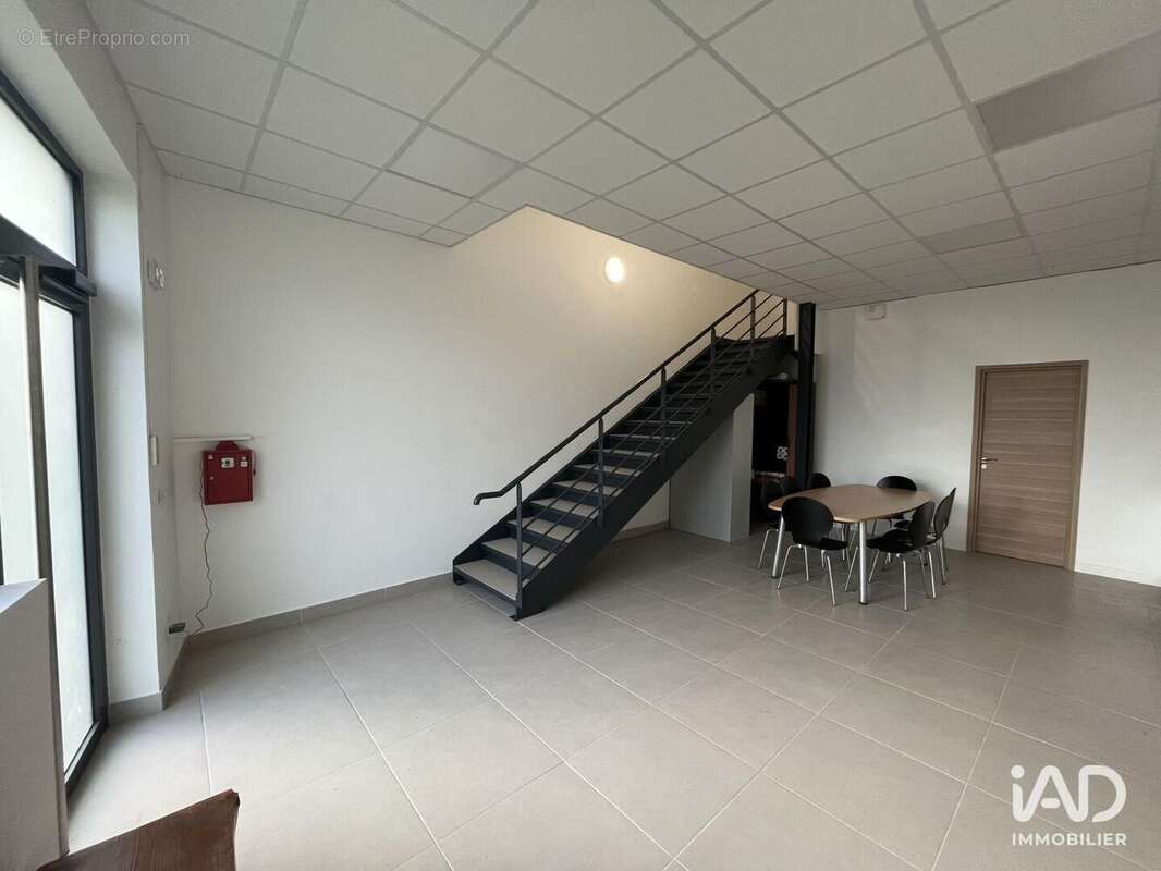 Commerce 601 m² à Montgeron  - photo 2